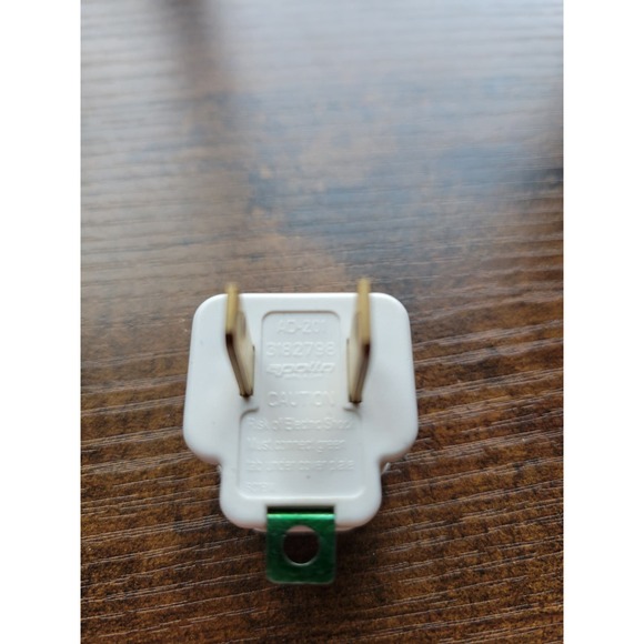 Apollo AD-201 3182798 - 15 Amp 125v Single Outlet Adapter - White - Picture 2 of 3